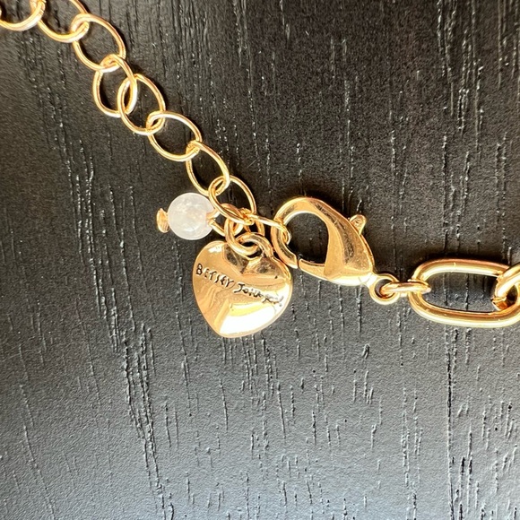 NWT Betsey Johnson Pink Flower Seashell Gold Tone Necklace w/Rhinestone Accents - Picture 4 of 7